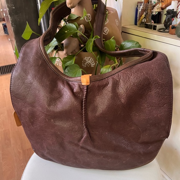 UGG AUSTRALIA | Classic Crossbody Bag - Picture 2 of 8